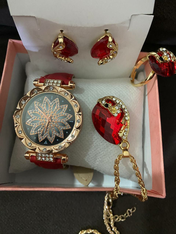 ست نگین دار