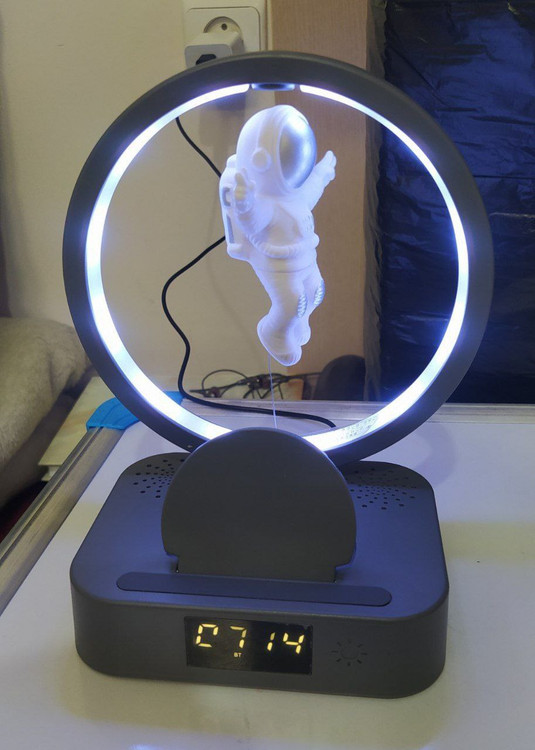 خرید چراغ خواب آدم فضایی